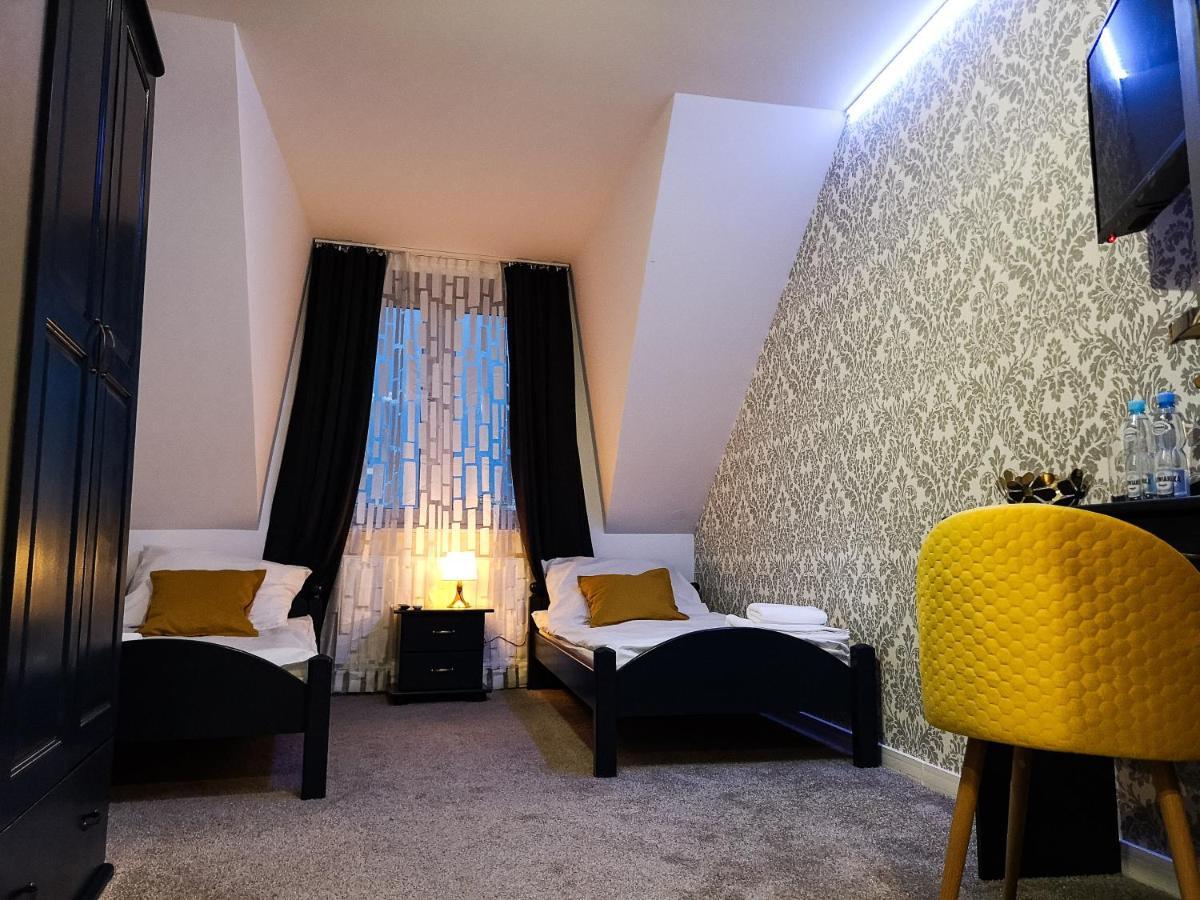 Hotel Tara キェルツェ エクステリア 写真