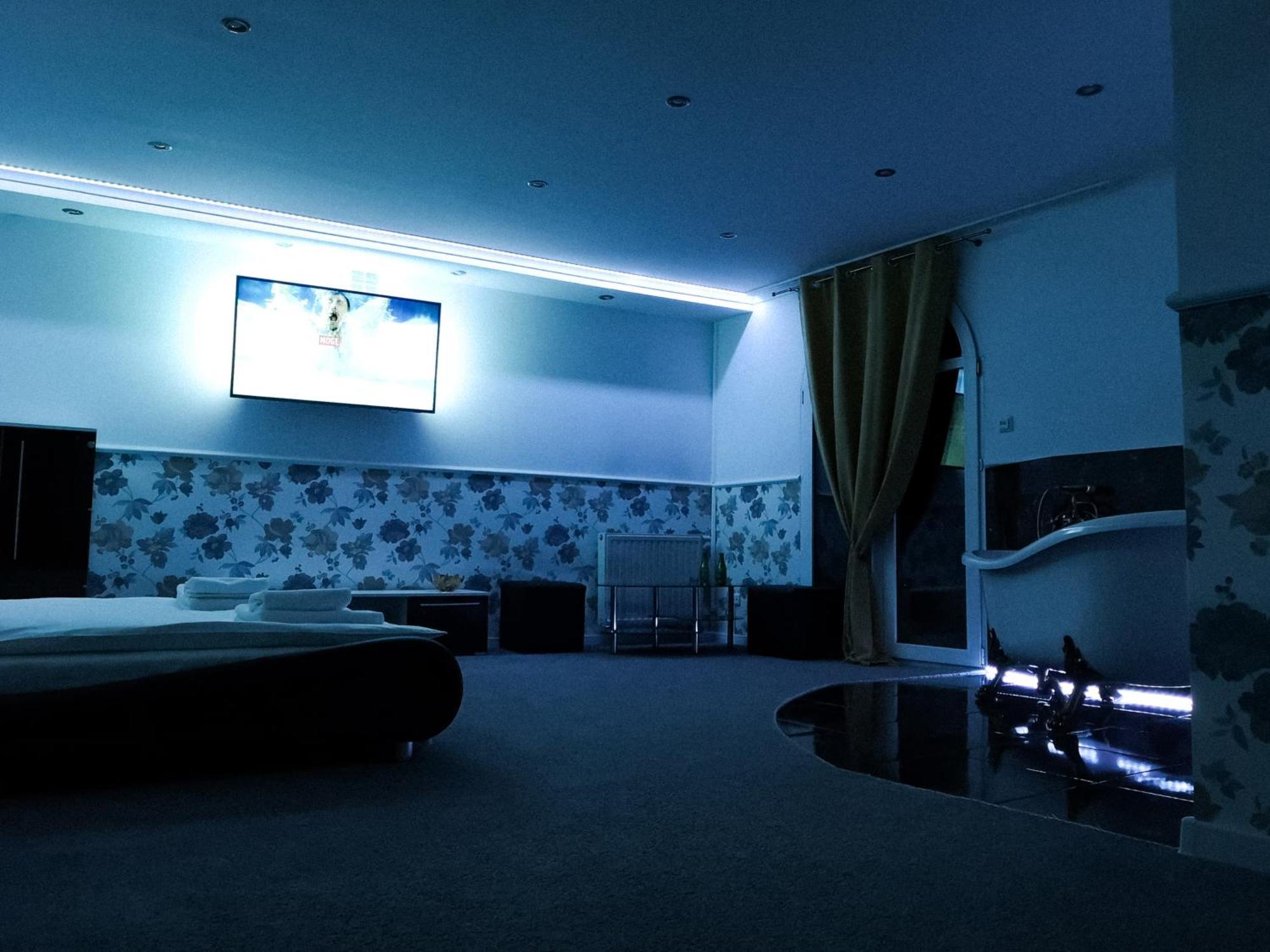 Hotel Tara キェルツェ エクステリア 写真